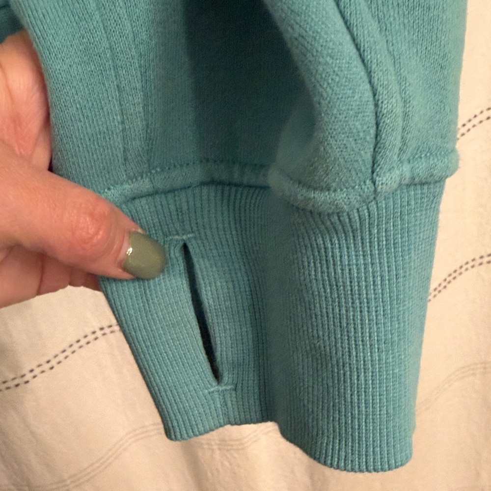 lululemon athletica Scuba Cropped Teal Half-Zip Hoodie - Picture 5 of 6